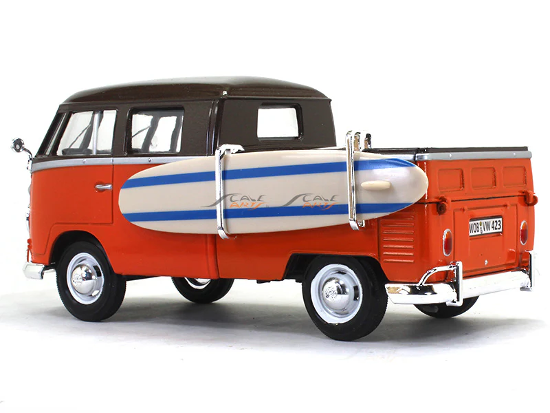 Volkswagen Type 2 T1 Double Cab Pickup with surfboard 1:24 Motormax diecast scale model car - Image 3