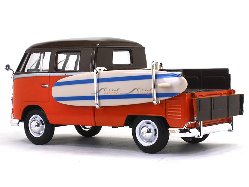 Volkswagen Type 2 T1 Double Cab Pickup with surfboard 1:24 Motormax diecast scale model car - Image 4